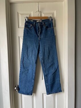 Levi’s Ribcage Straight Ankle Jeans